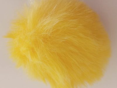 Pompon Peludo Amarillo 7cm — MKS Mercería